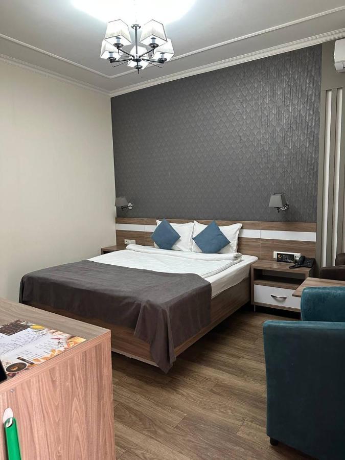 Gоlden Dragon Villa Hotel Biškek Exteriér fotografie
